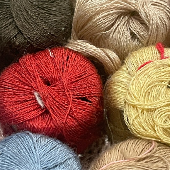 Handmade Vintage 40’s-50’s Pink Crocheted Basket w/ Thread Rolls - Picture 7 of 8